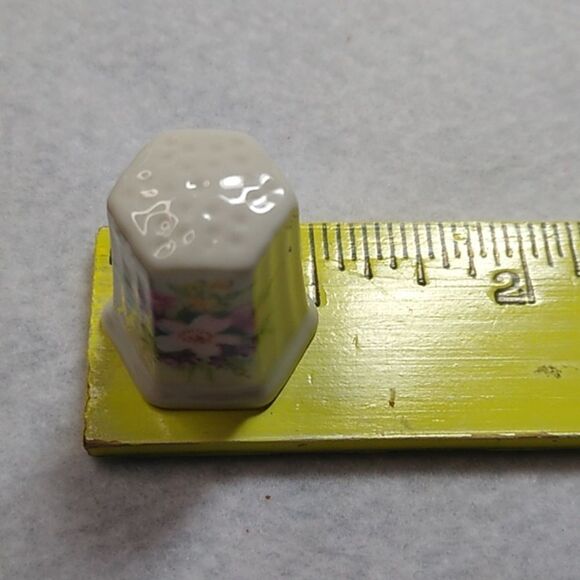 West Germany Floral Thimble – Aunt Gladys Vintage Floral Ceramic Thimble